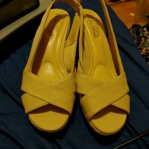 ABELLA Size 11 Sandals